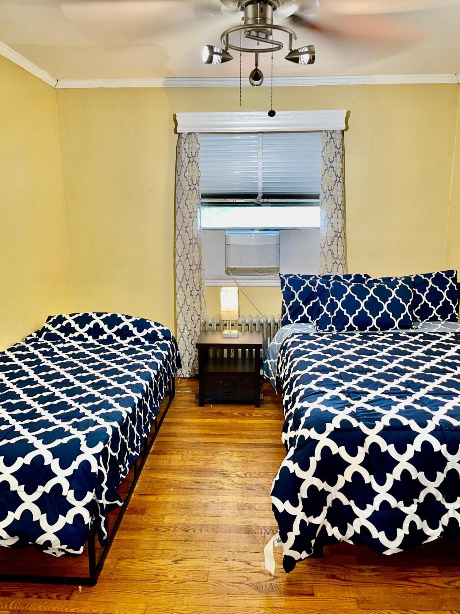 Lga Airport 3 Mins, 3 Bedroom Duplex House, Parking And Private Backyard, 9Mins Subway! New York Ngoại thất bức ảnh